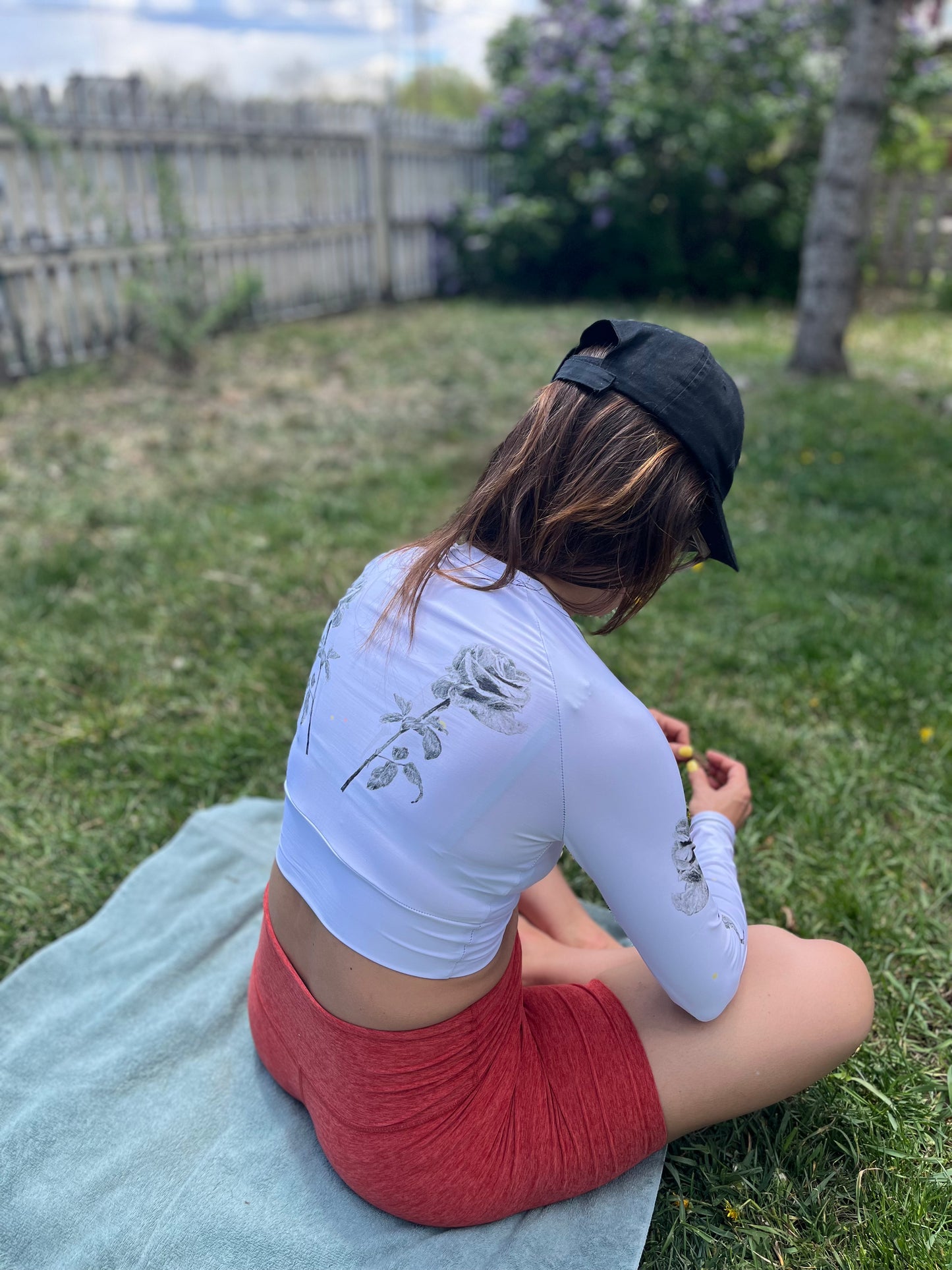 unas rosas para mi: recycled long-sleeve crop top